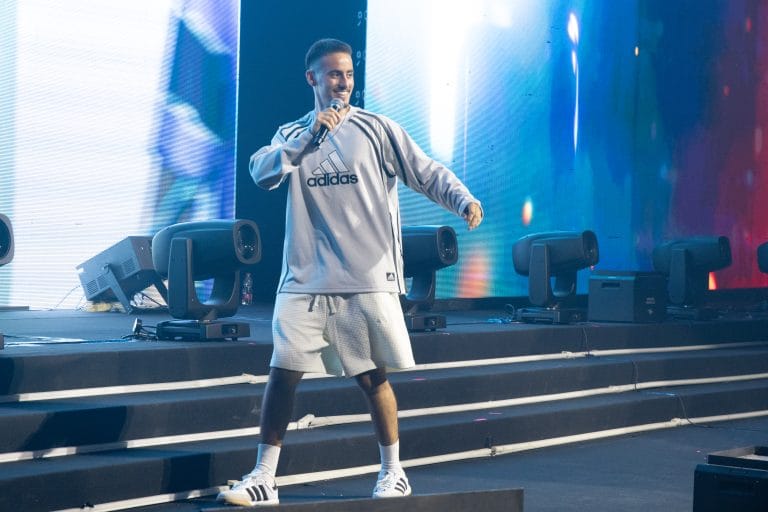 פריזי בא לחגוג לכם