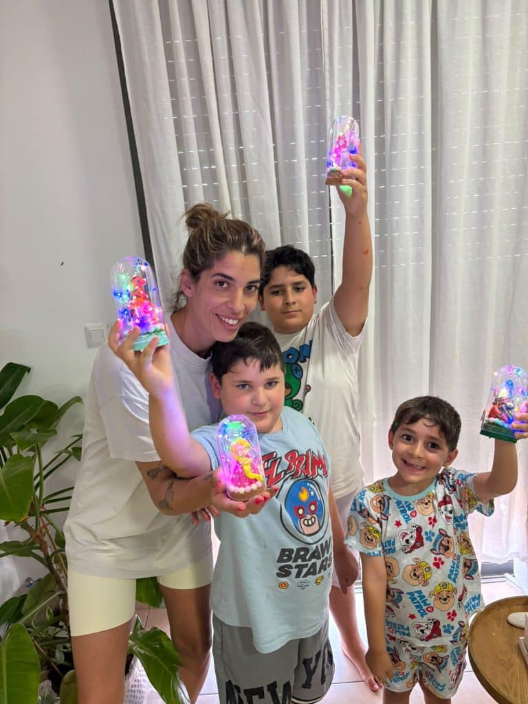 "יציקונת" – נרות וכלים